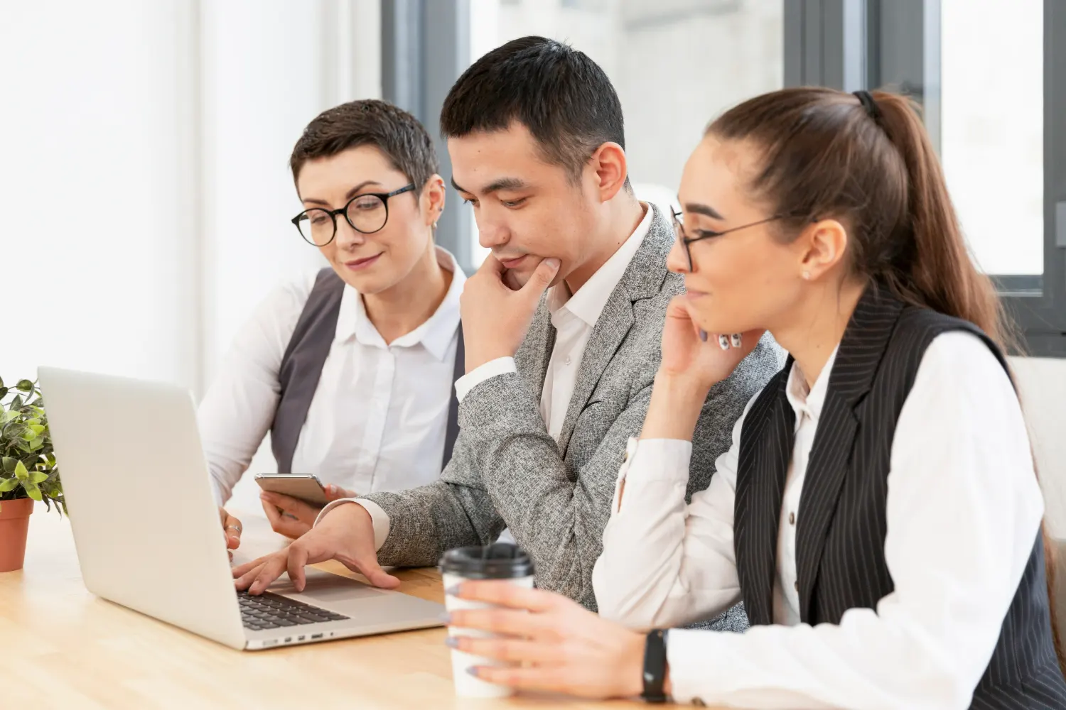 Atur Tim Tanpa Background HR, Emang Bisa?