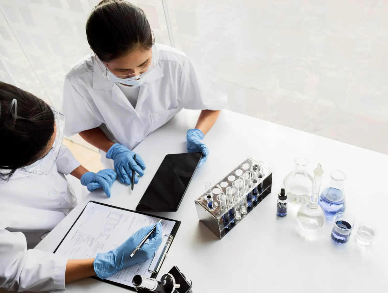 Apa Saja Tugas Tim Laboratorium Kualitas Kontrol?