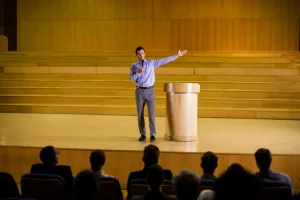 Di Balik Ketenangan Pembicara Ada Teknik Pernapasan Ini