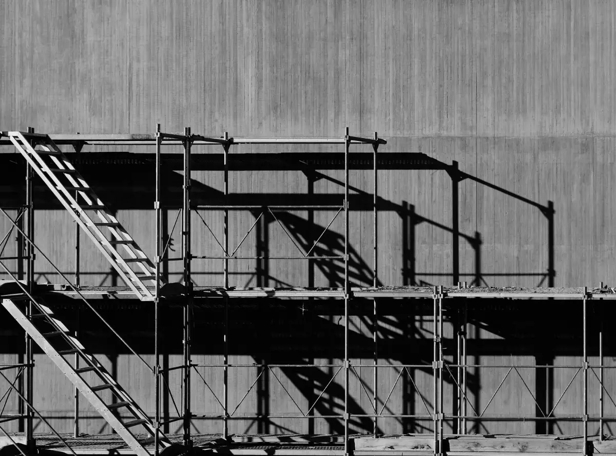 Perbedaan Scaffolding Rangka dan Pipa yang Perlu Tahu